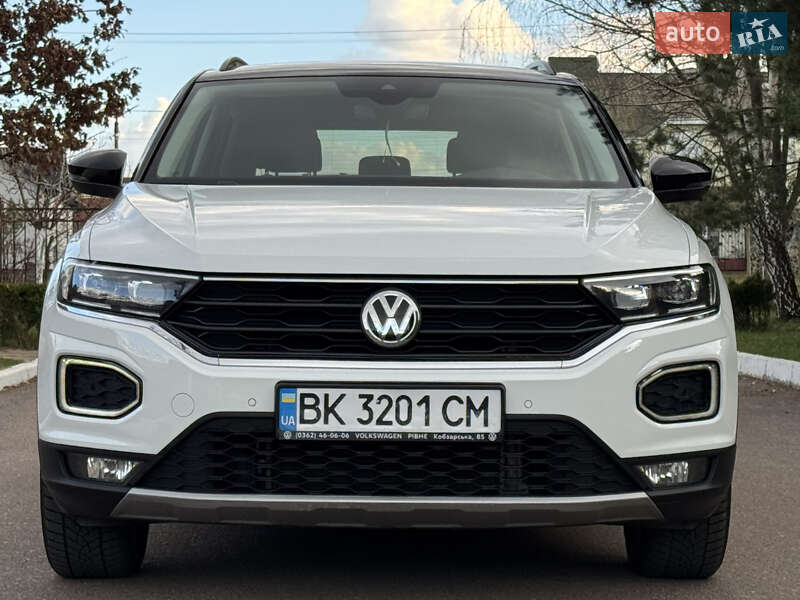 Внедорожник / Кроссовер Volkswagen T-Roc 2019 в 