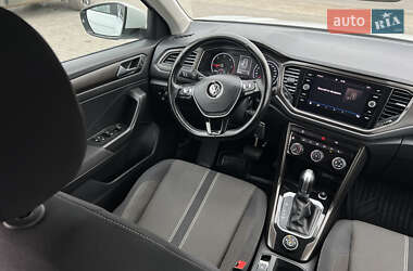 Позашляховик / Кросовер Volkswagen T-Roc 2019 в 