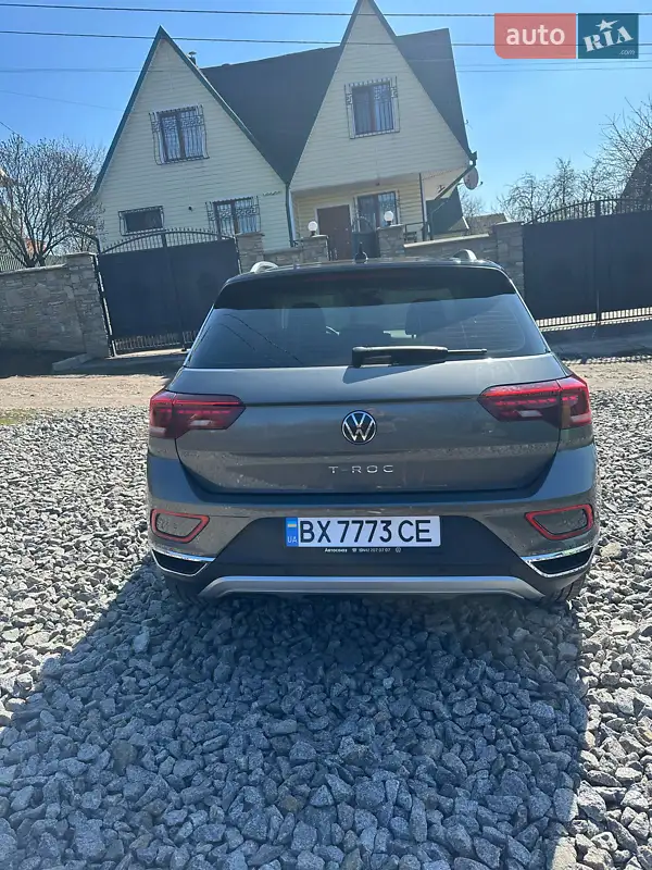 Позашляховик / Кросовер Volkswagen T-Roc 2022 в 
