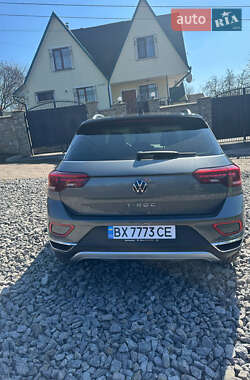 Позашляховик / Кросовер Volkswagen T-Roc 2022 в 
