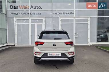 Позашляховик / Кросовер Volkswagen T-Roc 2024 в 