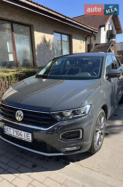 Внедорожник / Кроссовер Volkswagen T-Roc 2018 в 