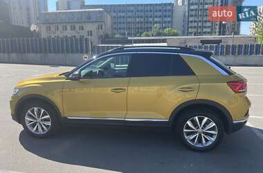 Позашляховик / Кросовер Volkswagen T-Roc 2019 в 