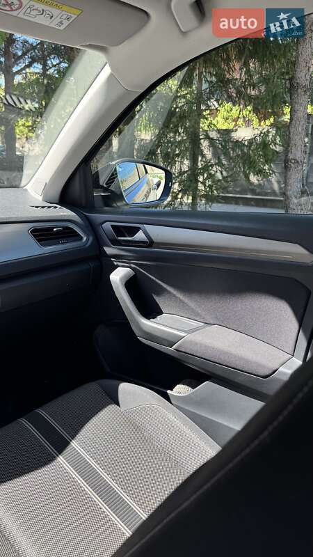 Позашляховик / Кросовер Volkswagen T-Roc 2021 в Вараші