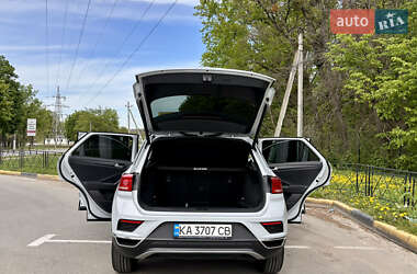 Внедорожник / Кроссовер Volkswagen T-Roc 2021 в 