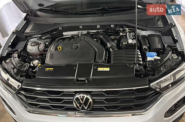 Внедорожник / Кроссовер Volkswagen T-Roc 2021 в 