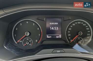 Позашляховик / Кросовер Volkswagen T-Roc 2021 в 