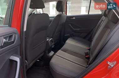 Позашляховик / Кросовер Volkswagen T-Roc 2021 в 