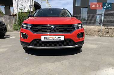 Позашляховик / Кросовер Volkswagen T-Roc 2021 в 
