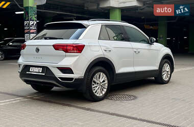 Внедорожник / Кроссовер Volkswagen T-Roc 2019 в 