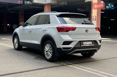 Внедорожник / Кроссовер Volkswagen T-Roc 2019 в 