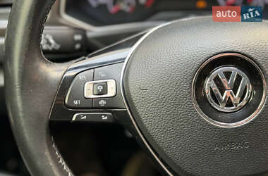 Внедорожник / Кроссовер Volkswagen T-Roc 2019 в 