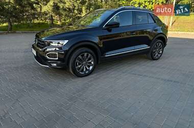 Внедорожник / Кроссовер Volkswagen T-Roc 2021 в 