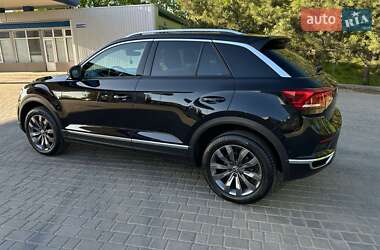 Внедорожник / Кроссовер Volkswagen T-Roc 2021 в 