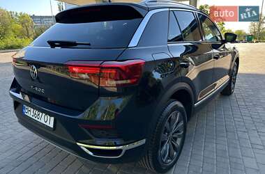 Внедорожник / Кроссовер Volkswagen T-Roc 2021 в 