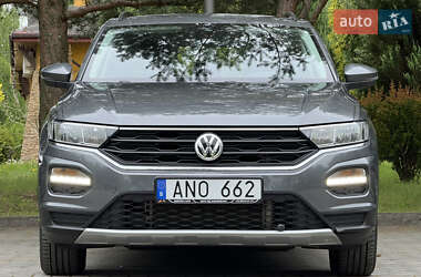 Позашляховик / Кросовер Volkswagen T-Roc 2019 в 