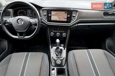 Позашляховик / Кросовер Volkswagen T-Roc 2019 в 