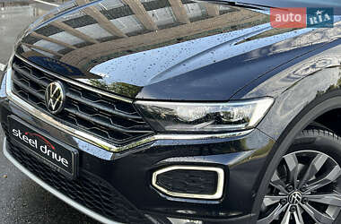 Позашляховик / Кросовер Volkswagen T-Roc 2021 в 