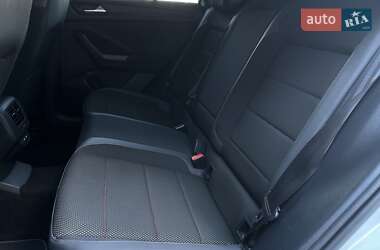 Внедорожник / Кроссовер Volkswagen T-Roc 2021 в 