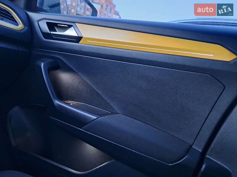 Позашляховик / Кросовер Volkswagen T-Roc 2019 в Києві