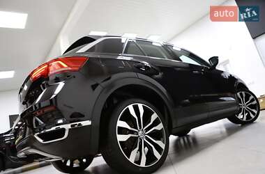 Внедорожник / Кроссовер Volkswagen T-Roc 2019 в 