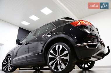 Внедорожник / Кроссовер Volkswagen T-Roc 2019 в 