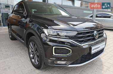 Внедорожник / Кроссовер Volkswagen T-Roc 2021 в 