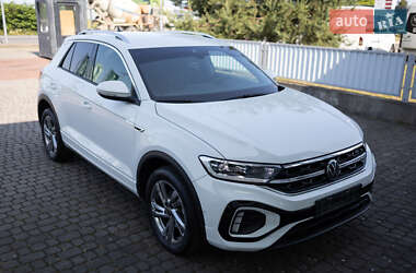 Внедорожник / Кроссовер Volkswagen T-Roc 2022 в 