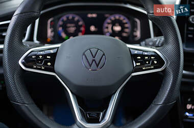 Внедорожник / Кроссовер Volkswagen T-Roc 2022 в 