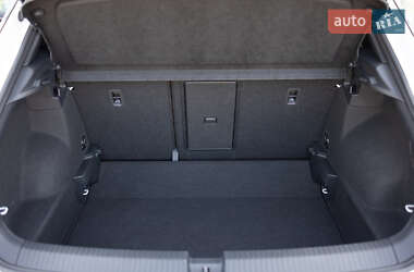 Внедорожник / Кроссовер Volkswagen T-Roc 2022 в 