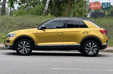 Внедорожник / Кроссовер Volkswagen T-Roc 2019 в 