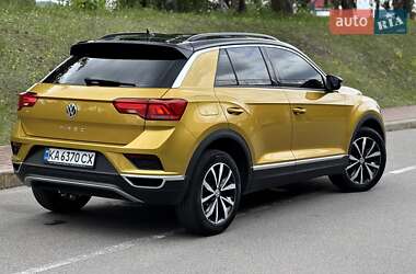 Внедорожник / Кроссовер Volkswagen T-Roc 2019 в 