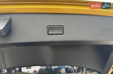 Внедорожник / Кроссовер Volkswagen T-Roc 2019 в 