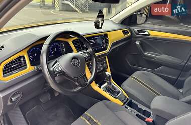 Внедорожник / Кроссовер Volkswagen T-Roc 2019 в 