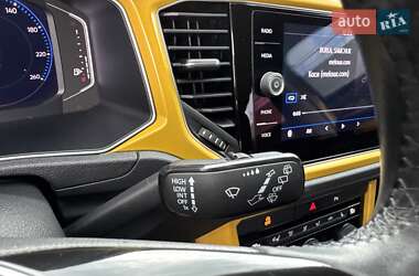 Внедорожник / Кроссовер Volkswagen T-Roc 2019 в 