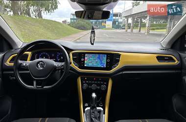 Внедорожник / Кроссовер Volkswagen T-Roc 2019 в 
