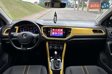 Внедорожник / Кроссовер Volkswagen T-Roc 2019 в 