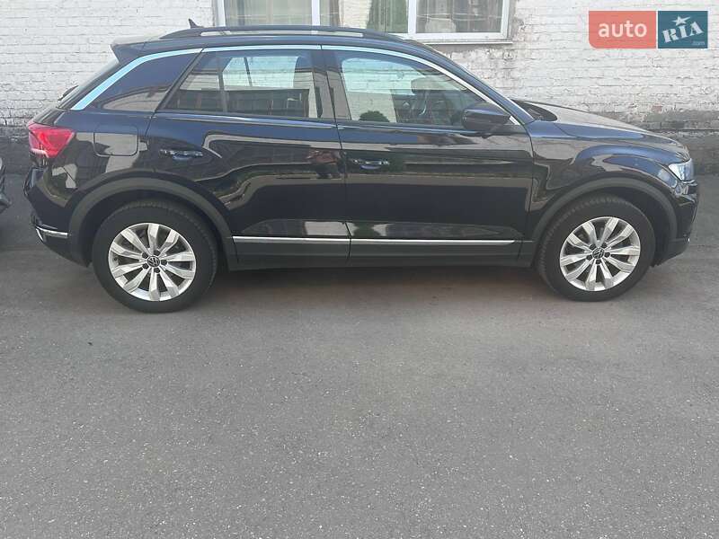 Внедорожник / Кроссовер Volkswagen T-Roc 2021 в Киеве
