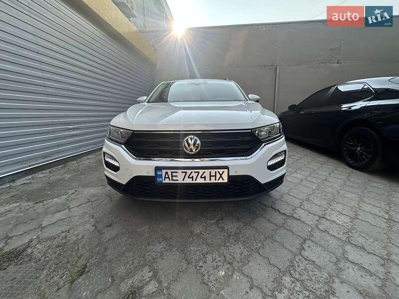 Внедорожник / Кроссовер Volkswagen T-Roc 2019 в 