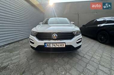 Внедорожник / Кроссовер Volkswagen T-Roc 2019 в 
