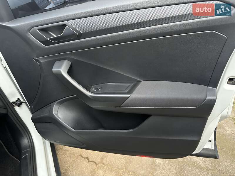 Внедорожник / Кроссовер Volkswagen T-Roc 2019 в Днепре