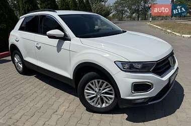 Внедорожник / Кроссовер Volkswagen T-Roc 2019 в 