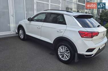Внедорожник / Кроссовер Volkswagen T-Roc 2019 в 