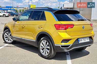 Внедорожник / Кроссовер Volkswagen T-Roc 2019 в 
