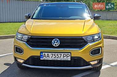 Внедорожник / Кроссовер Volkswagen T-Roc 2019 в 