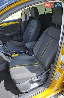 Внедорожник / Кроссовер Volkswagen T-Roc 2019 в 