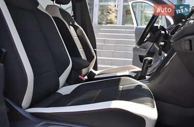 Внедорожник / Кроссовер Volkswagen T-Roc 2019 в 