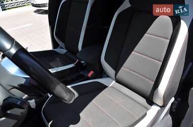 Внедорожник / Кроссовер Volkswagen T-Roc 2019 в 