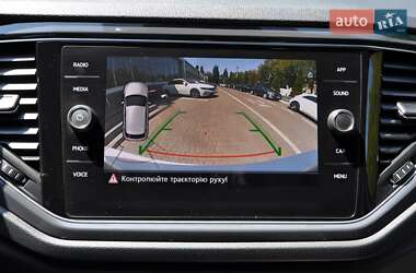 Внедорожник / Кроссовер Volkswagen T-Roc 2019 в 