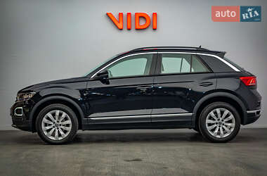Внедорожник / Кроссовер Volkswagen T-Roc 2021 в 
